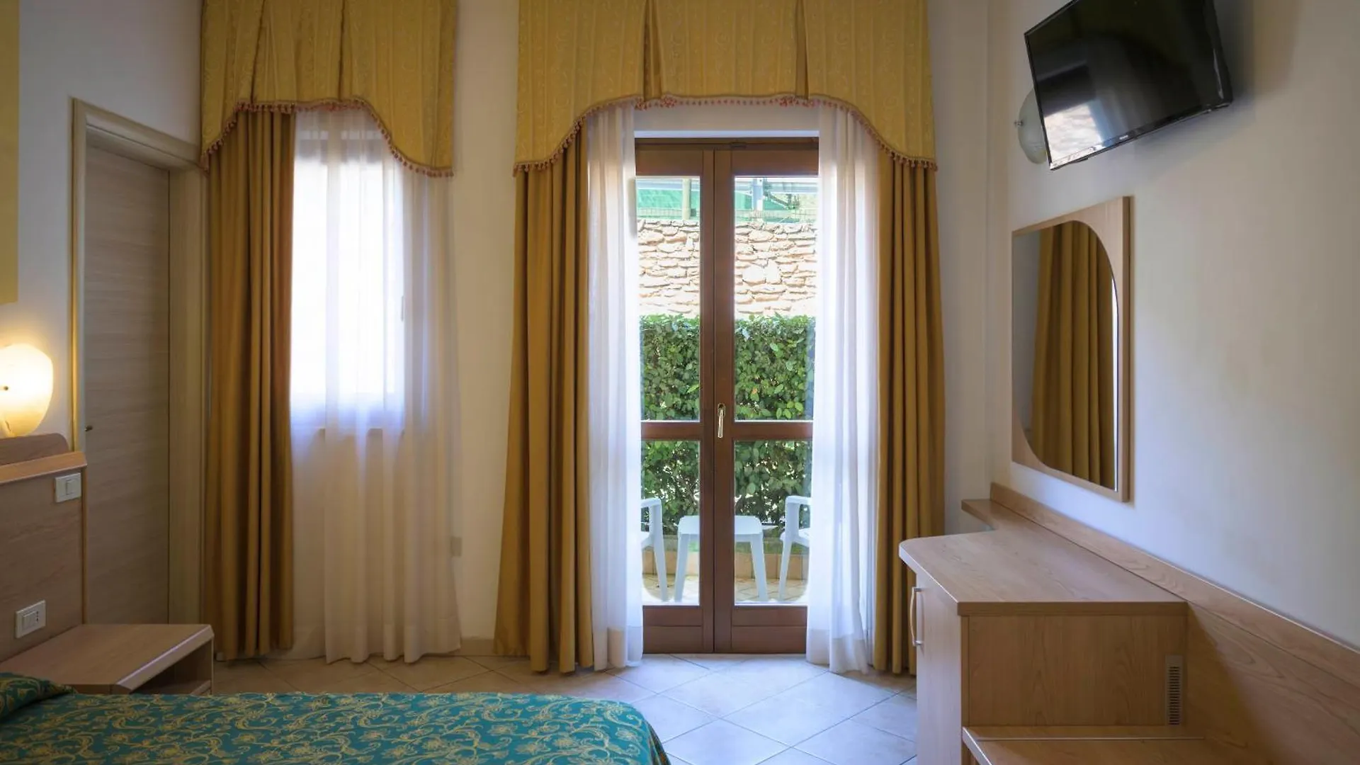 טוסקולנו מדרנו All Inclusive Hotel Piccolo Paradiso  טוסקולנו מדרנו
