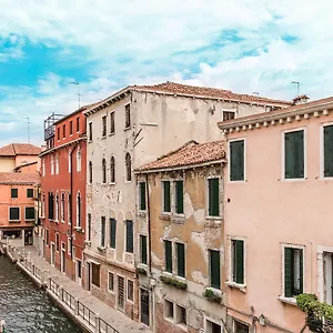 Spirito Santo Canal View By Lionhost Italie